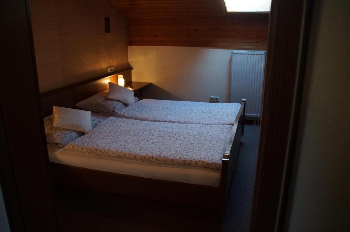Gaestehaus Brunner ซวีเซิล ภายนอก รูปภาพ